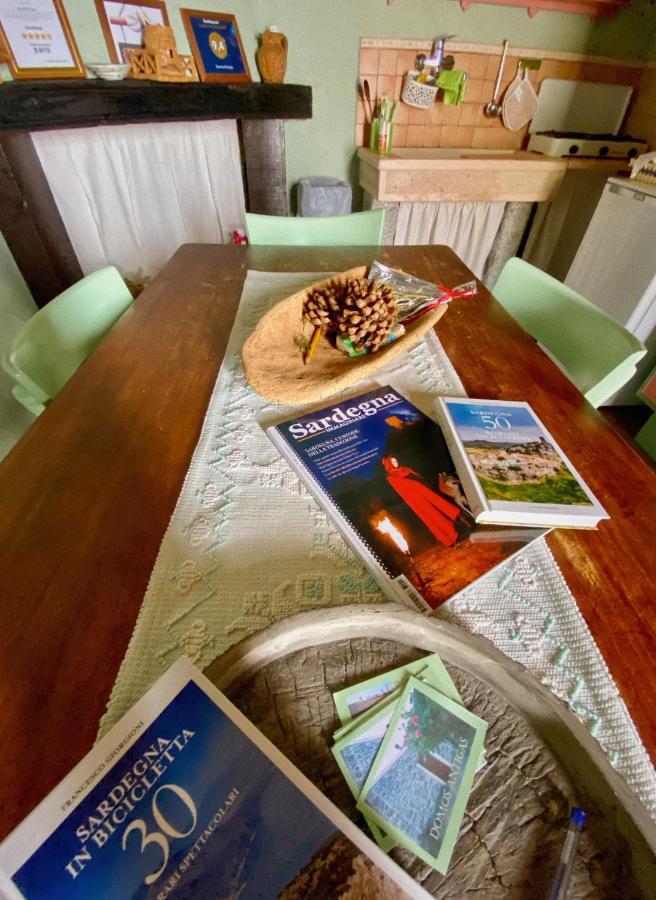 Domos Antigas Bed & Breakfast Bottidda Ngoại thất bức ảnh